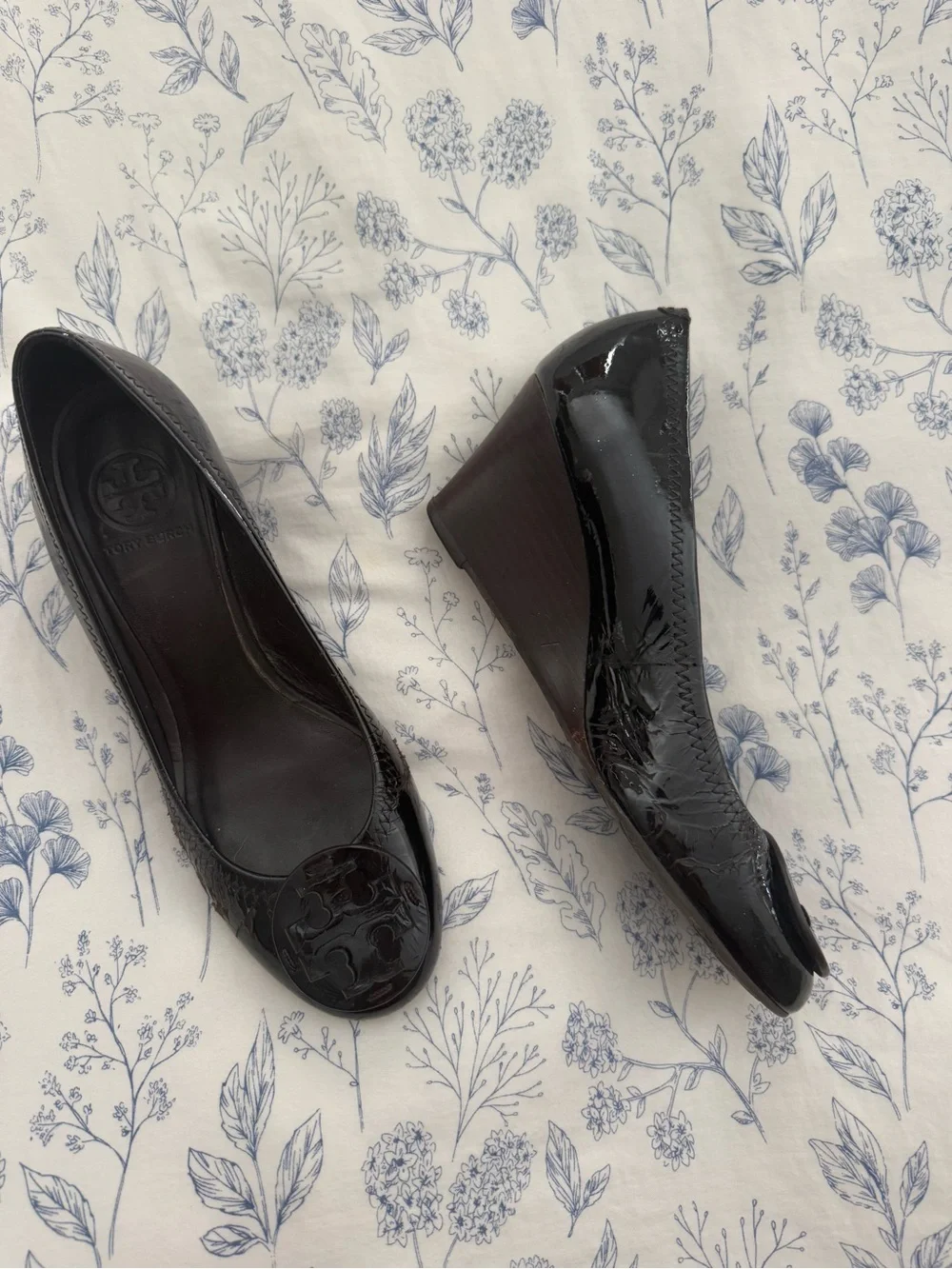 Tory Burch Black Patent Leather Logo Wedge Pumps Shoes